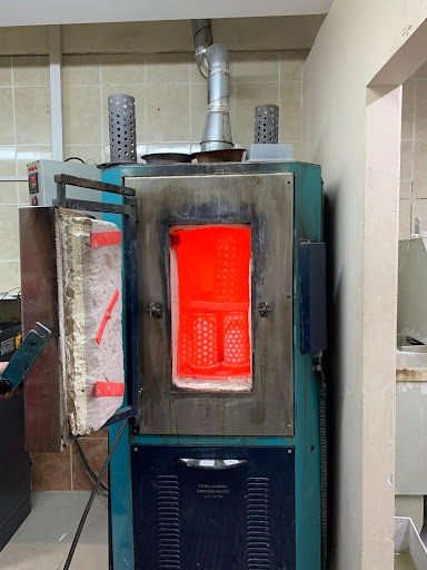 Casting equipment to melt the gold